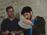 Мастер-класс израильского художника в Баку: керамика и мотивы азербайджанского ковра (ФОТО)