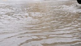 Сильный дождь создал проблемы на дорогах Баку (ФОТО/ВИДЕО)