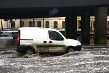 Сильный дождь создал проблемы на дорогах Баку (ФОТО/ВИДЕО)