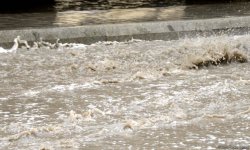 Сильный дождь создал проблемы на дорогах Баку (ФОТО/ВИДЕО)