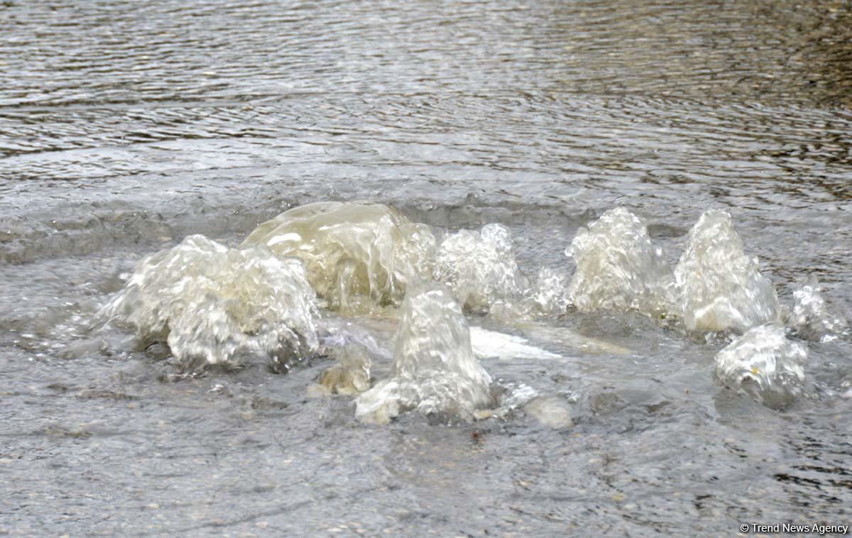 Сильный дождь создал проблемы на дорогах Баку (ФОТО/ВИДЕО)