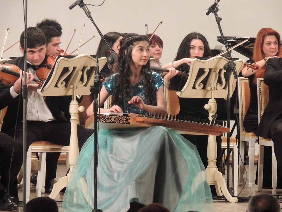 Музыканты в Баку продемонстрировали мастерство игры на каноне (ФОТО)