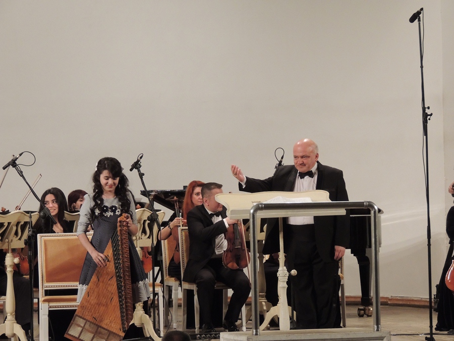 Музыканты в Баку продемонстрировали мастерство игры на каноне (ФОТО)