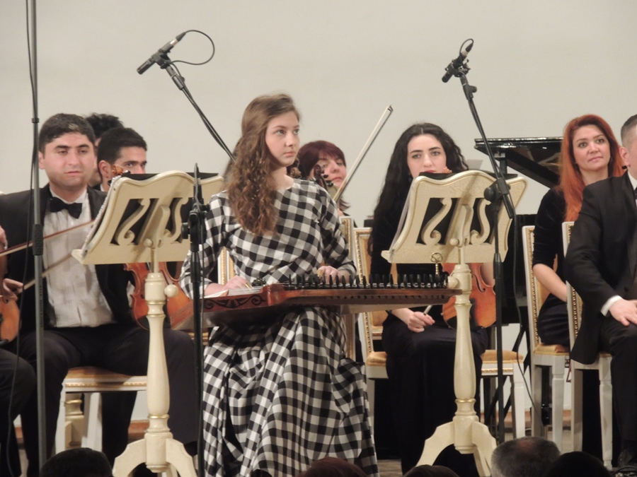 Музыканты в Баку продемонстрировали мастерство игры на каноне (ФОТО)