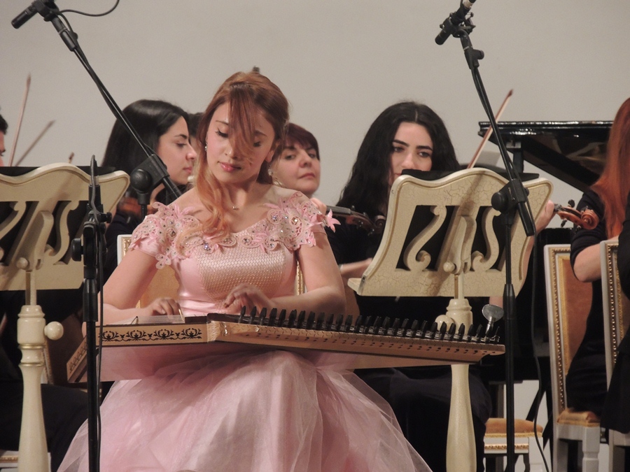 Музыканты в Баку продемонстрировали мастерство игры на каноне (ФОТО)