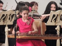 Музыканты в Баку продемонстрировали мастерство игры на каноне (ФОТО)