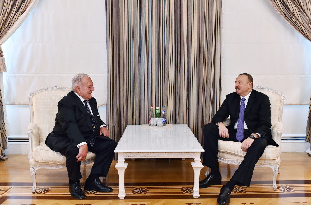 Президент Ильхам Алиев принял главу Международной федерации тяжелой атлетики