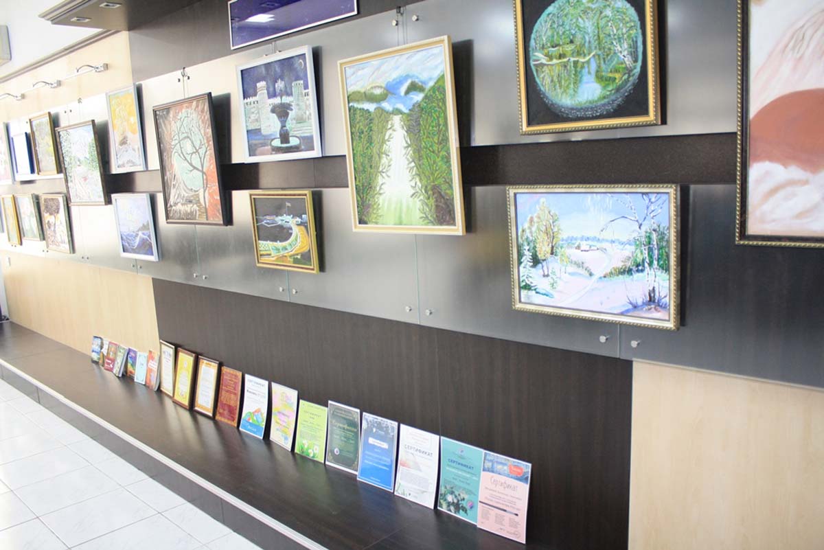 Российский центр представил в Баку альманах "Родник" (ФОТО)