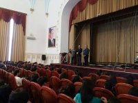 Бакинским студентам показали спектакль Günahsız Günahkarlar (ФОТО)