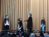 Бакинским студентам показали спектакль Günahsız Günahkarlar (ФОТО)