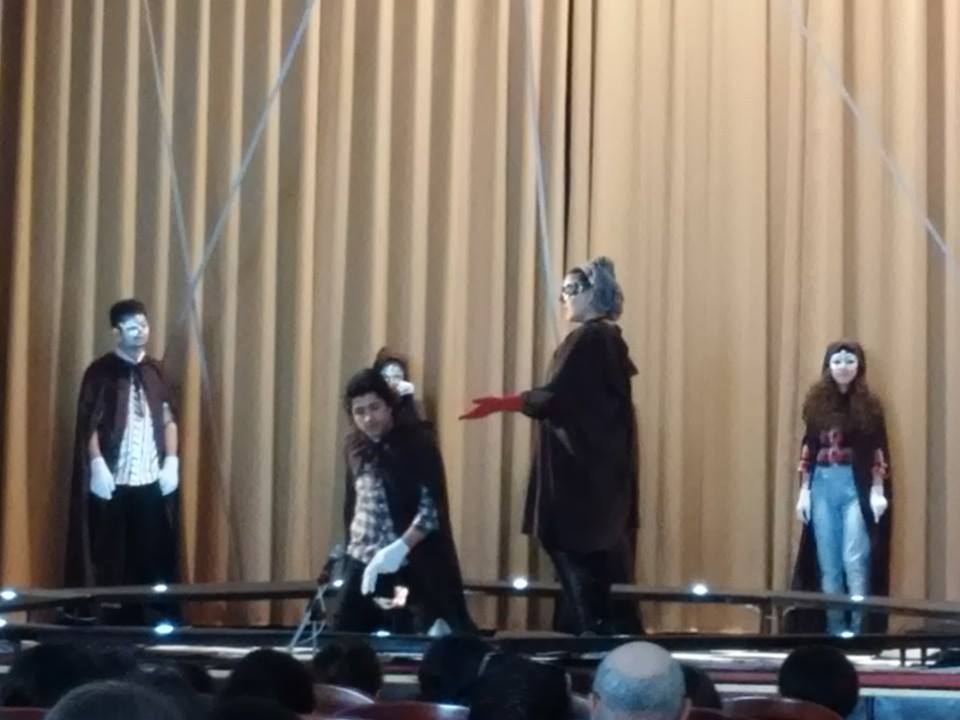 Бакинским студентам показали спектакль Günahsız Günahkarlar (ФОТО)