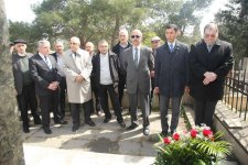 В Баку почтили память актера и режиссера Джейхуна Мирзоева (ФОТО)