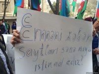 Группа молодежи вновь провела акцию протеста перед домом Али Керимли (ФОТО)