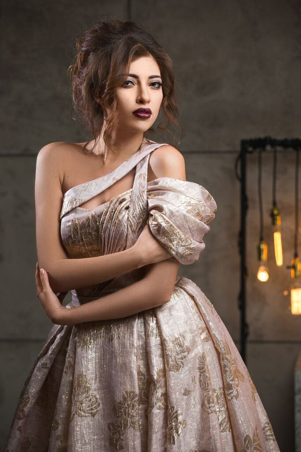 Егяна Садыхова  представила кадры из lookbook’a  вечерних платьев (ФОТО)