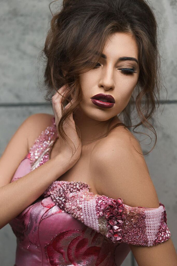 Егяна Садыхова  представила кадры из lookbook’a  вечерних платьев (ФОТО)