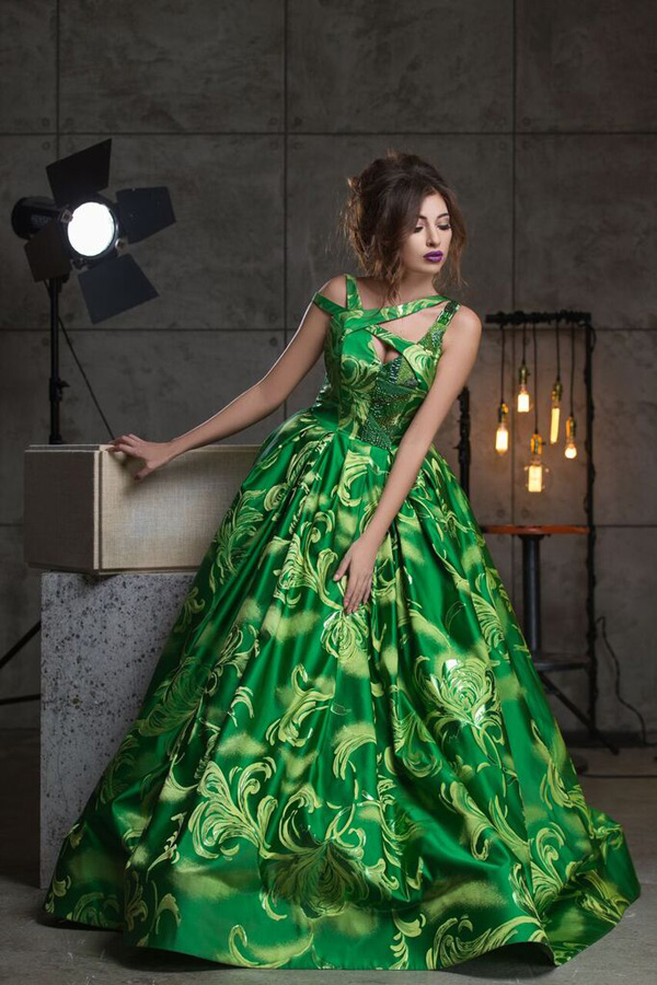 Егяна Садыхова  представила кадры из lookbook’a  вечерних платьев (ФОТО)