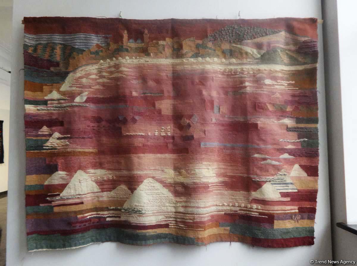 Мир гобеленов Адиля Шихалиева – выставка в Баку (ФОТО)