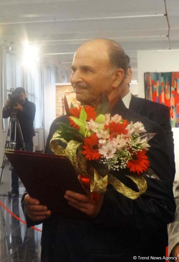 Мир гобеленов Адиля Шихалиева – выставка в Баку (ФОТО)