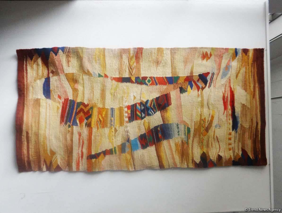 Мир гобеленов Адиля Шихалиева – выставка в Баку (ФОТО)