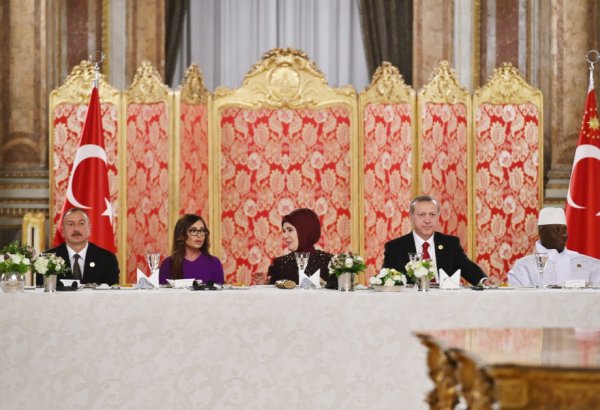 Президент Азербайджана и его супруга присутствовали на приеме в честь глав государств и правительств, принимающих участие в XIII Саммите ОИС (ФОТО)