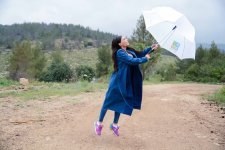 Флаг Азербайджана в Израиле - Семра Рагимли посадила дерево в Тель-Авиве (ФОТО)