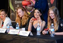 Флаг Азербайджана в Израиле - Семра Рагимли посадила дерево в Тель-Авиве (ФОТО)