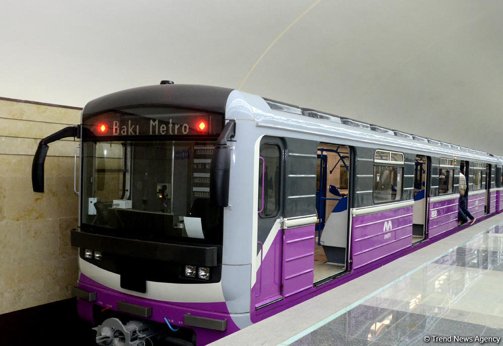 Бакинский метрополитен в новогоднюю ночь перевез 55 тыс. пассажиров