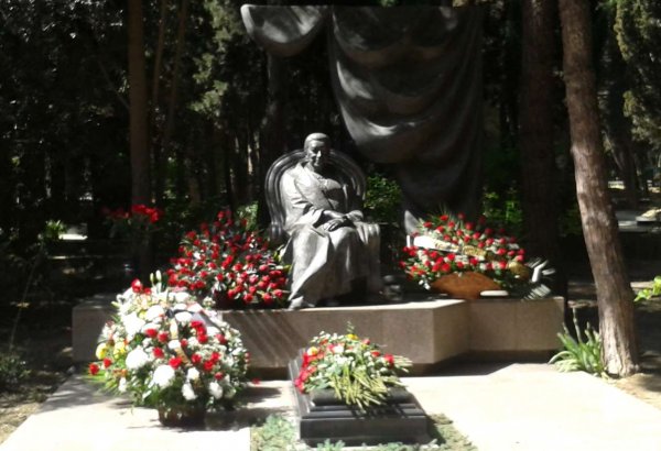 В Баку почтили память Насибы Зейналовой (ФОТО)