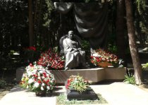 В Баку почтили память Насибы Зейналовой (ФОТО)