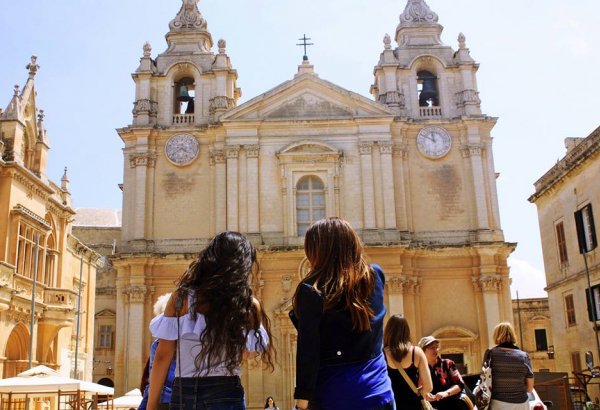 Участница "Евровидения" Семра Рагимли на древней земле Citta Notabile (ФОТО)