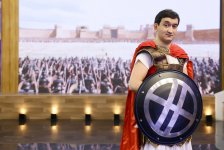 В Шамкире  сразились на мечах  - битва Ахилесса и Гектора (ФОТО)