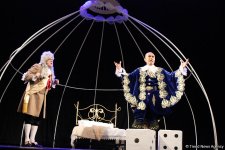 Потрясающие уроки любви Фахраддина Манафова – дебют на сцене Русской драмы (ФОТО)