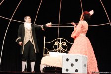 Потрясающие уроки любви Фахраддина Манафова – дебют на сцене Русской драмы (ФОТО)