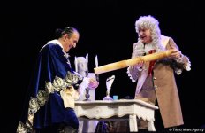 Потрясающие уроки любви Фахраддина Манафова – дебют на сцене Русской драмы (ФОТО)