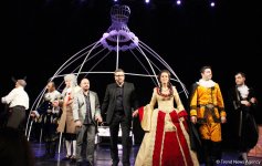 Потрясающие уроки любви Фахраддина Манафова – дебют на сцене Русской драмы (ФОТО)