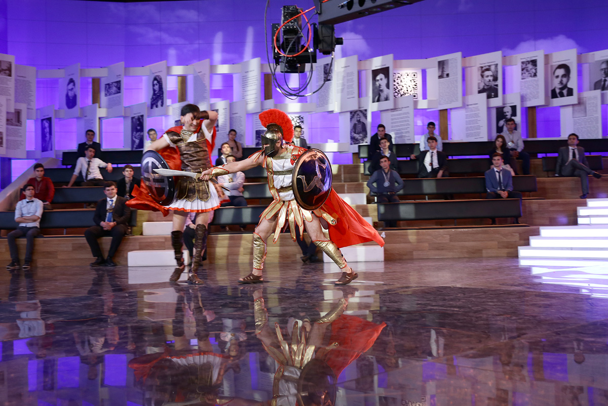 В Шамкире  сразились на мечах  - битва Ахилесса и Гектора (ФОТО)