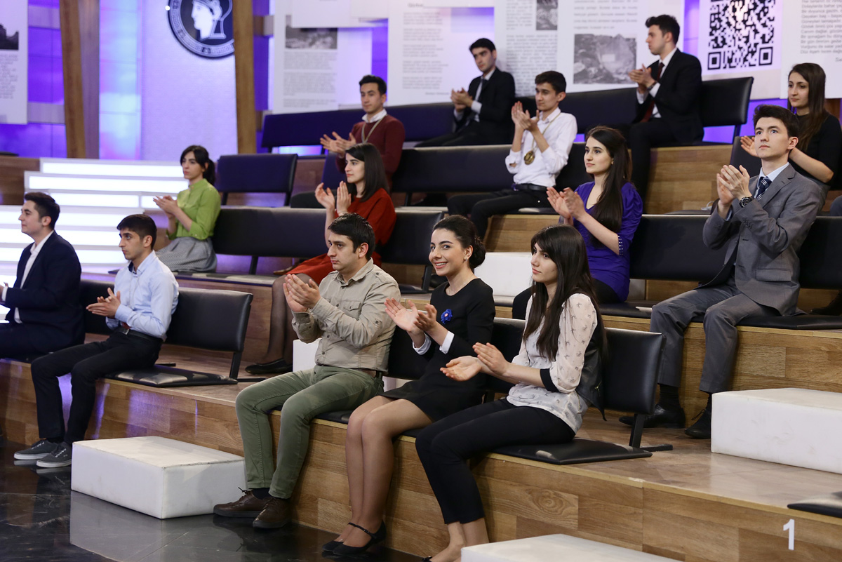 В Шамкире  сразились на мечах  - битва Ахилесса и Гектора (ФОТО)