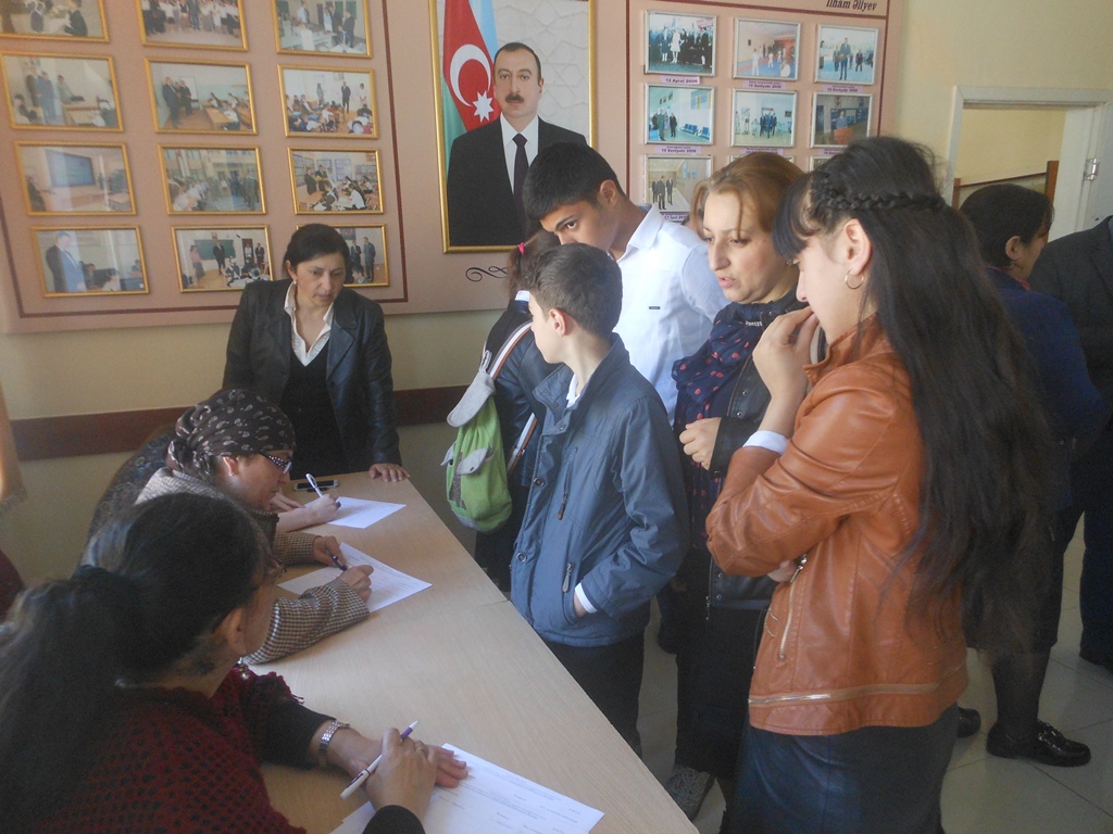 В Шеки и Балакене прошла Олимпиада по русскому языку (ФОТО)