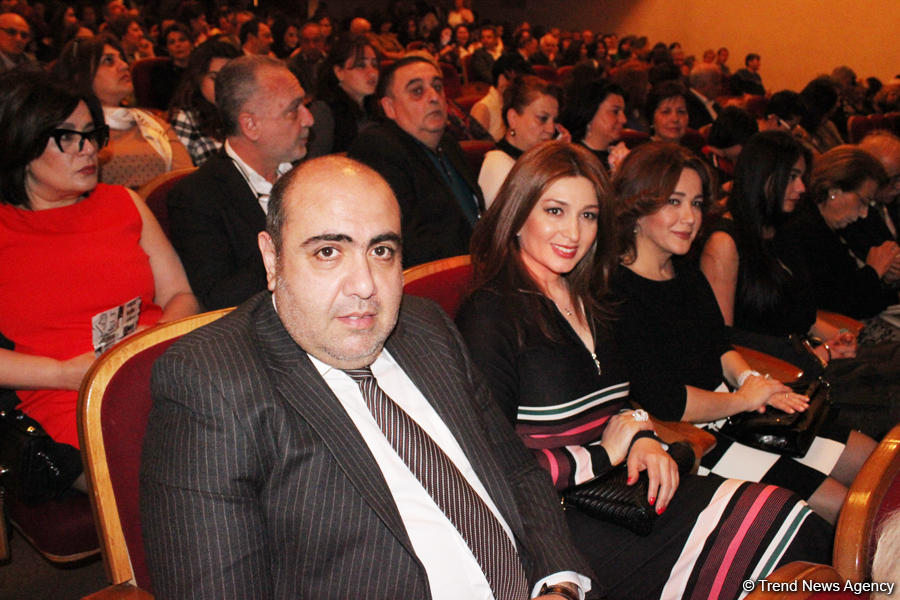 Потрясающие уроки любви Фахраддина Манафова – дебют на сцене Русской драмы (ФОТО)