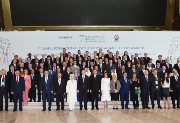 Президент Ильхам Алиев и его супруга приняли участие в VII Глобальном форуме Альянса цивилизаций ООН (ФОТО)