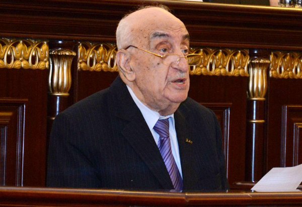 В азербайджанском университете учреждена стипендия им. Хошбахта Юсифзаде