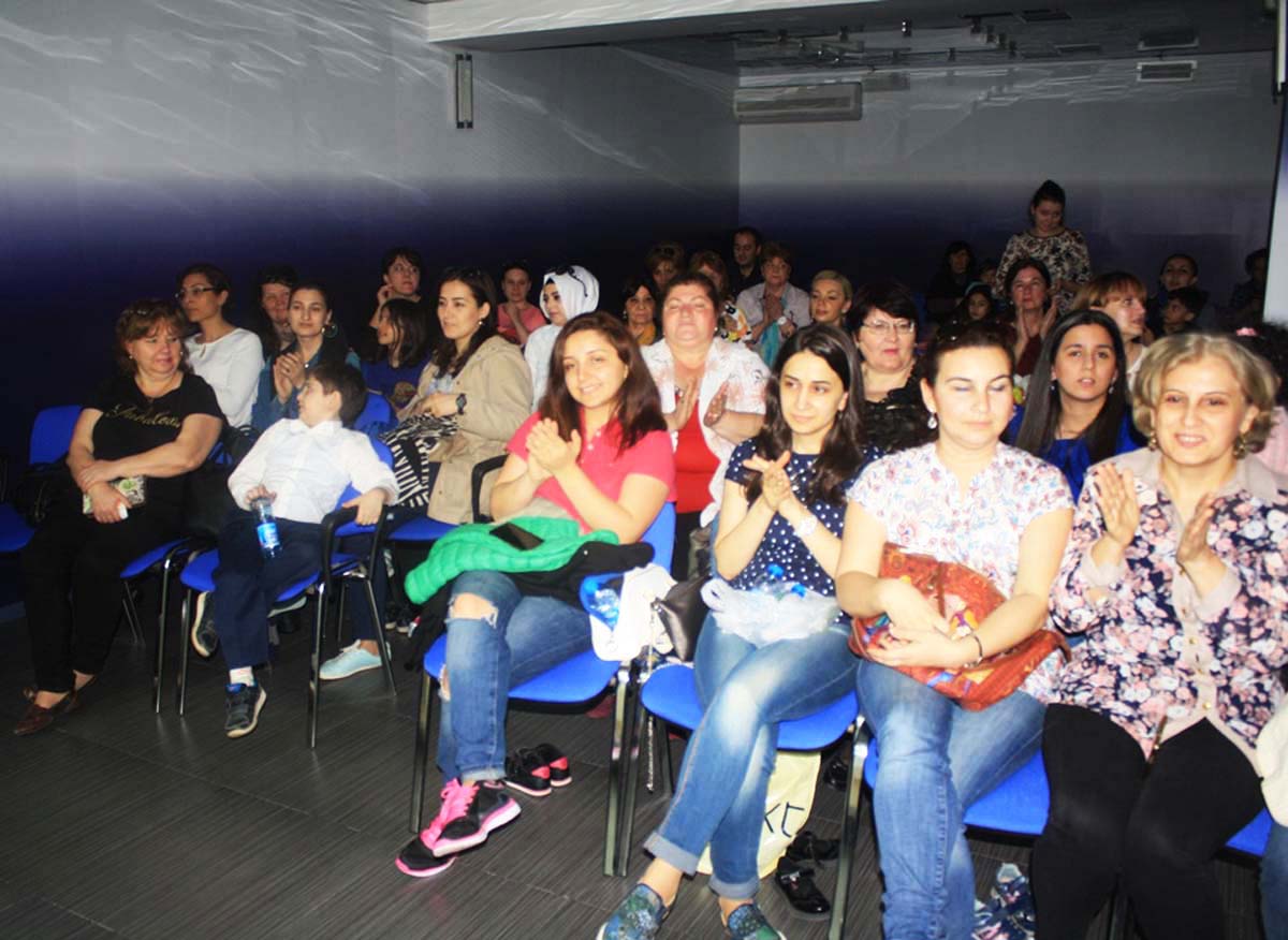 Юные бакинцы отметили Международный день танца (ФОТО)