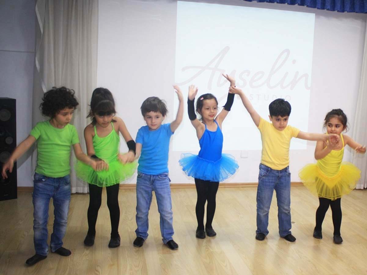 Юные бакинцы отметили Международный день танца (ФОТО)