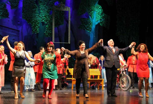 Как певица Алмаз Алескерли поразила театралов (ФОТО)