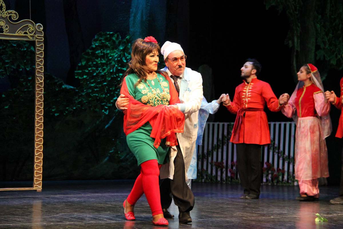 Как певица Алмаз Алескерли поразила театралов (ФОТО)