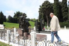 Галина Польских и Валентин Смирнитский посетили Аллею почетного захоронения в Баку (ФОТО)