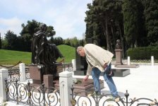 Галина Польских и Валентин Смирнитский посетили Аллею почетного захоронения в Баку (ФОТО)