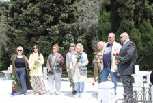 Галина Польских и Валентин Смирнитский посетили Аллею почетного захоронения в Баку (ФОТО)