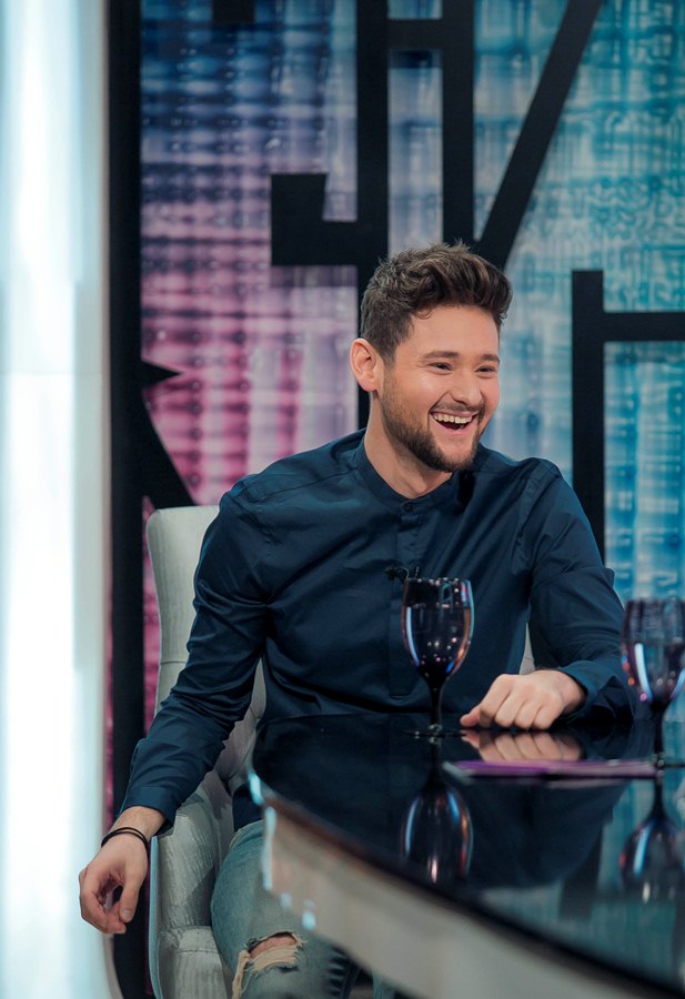 Победитель "Евровидения" в гостях у азербайджанских ведущих (ФОТО, ВИДЕО)