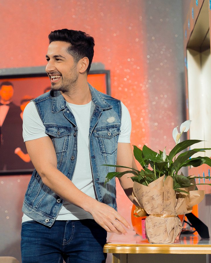 Победитель "Евровидения" в гостях у азербайджанских ведущих (ФОТО, ВИДЕО)